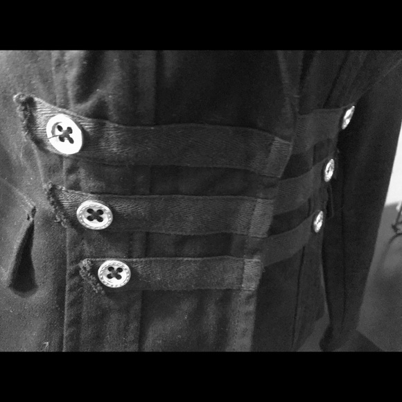 Short Tailored Fit CAbi Jacket - Picture 2 of 5